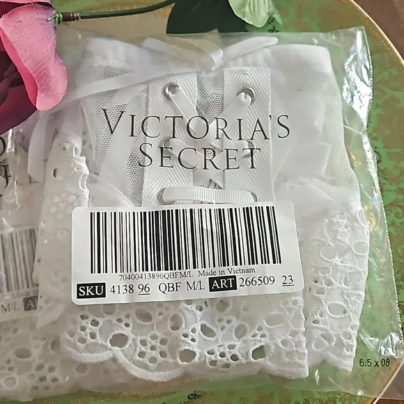 NO LONGER AVAILNIP Victoria's Secret White Eyelet Garter Skirt Size Medium/Large - Picture 7 of 7